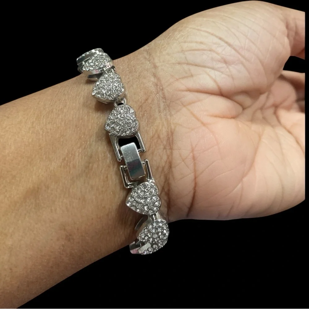 Elegant Silver Heart Bracelet